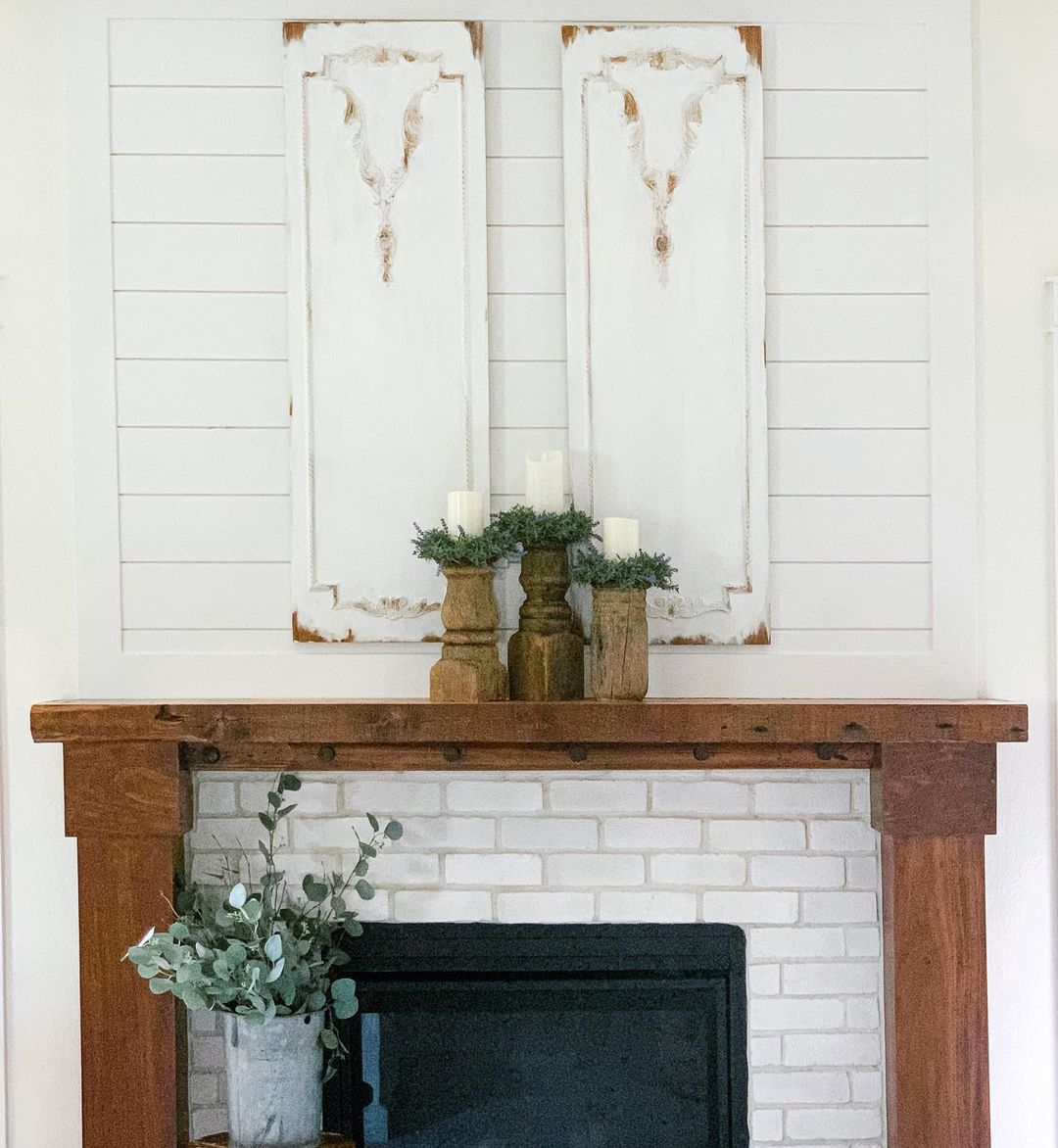 How to Decorate a Fireplace Mantel