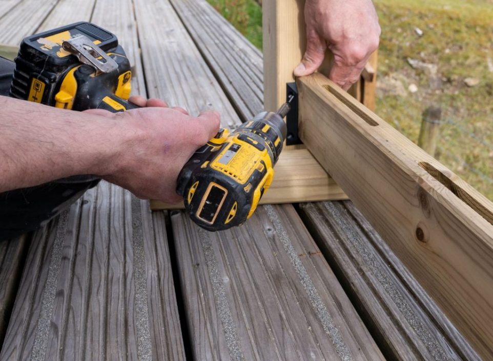 how to build a deck railing